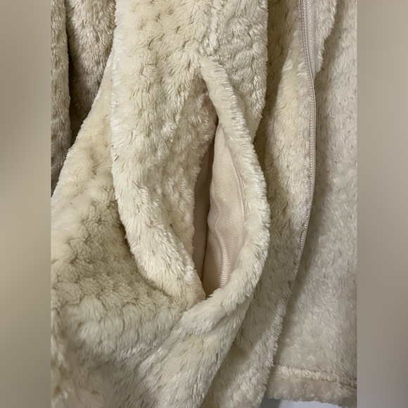 Women’s Columbia cream colored Sherpa jacket. Medium. Great pre-owned condition - Picture 4 of 7